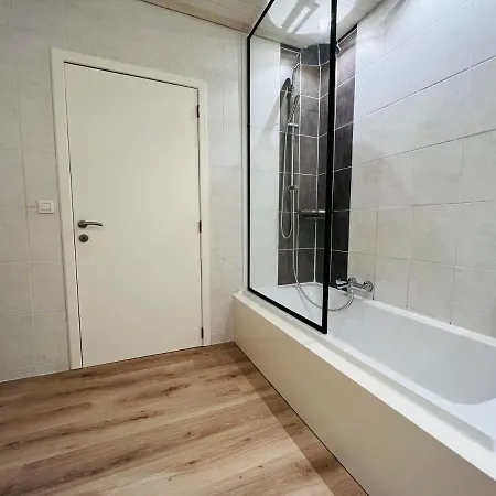 Ruim App. Met Grote Garage Apartment Ieper Exterior photo